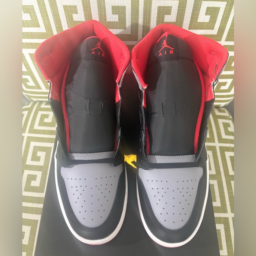 NEW IN BOX! Nike Air Jordan 1 Mid Retro Shoes Black/Cement Gray/ Red Size 12 - Picture 6 of 14